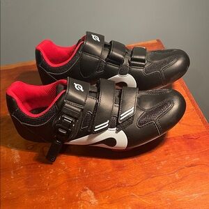 Peloton unisex Black and Red cycling shoes size39
